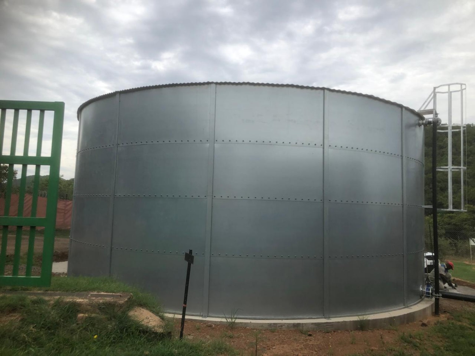 Sectional reservoir